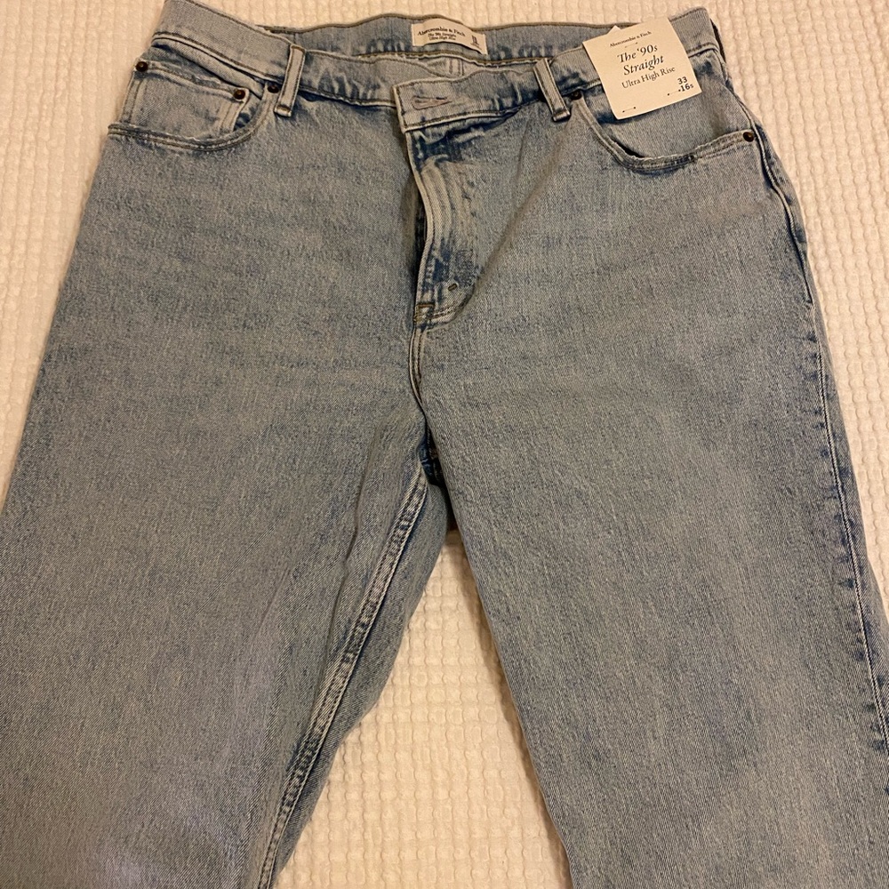 NWT Abercrombie 90s Straight High Rise Blue Jeans